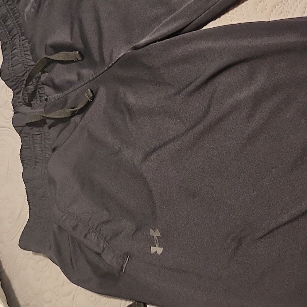 Women's under armour pants 2 pair identical - Picture 2 of 6